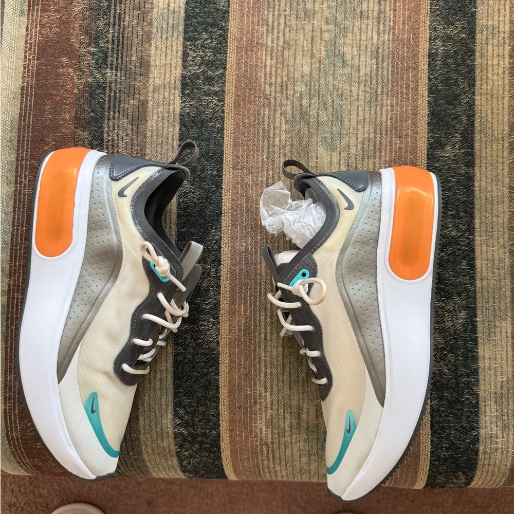 Nike women sneaker